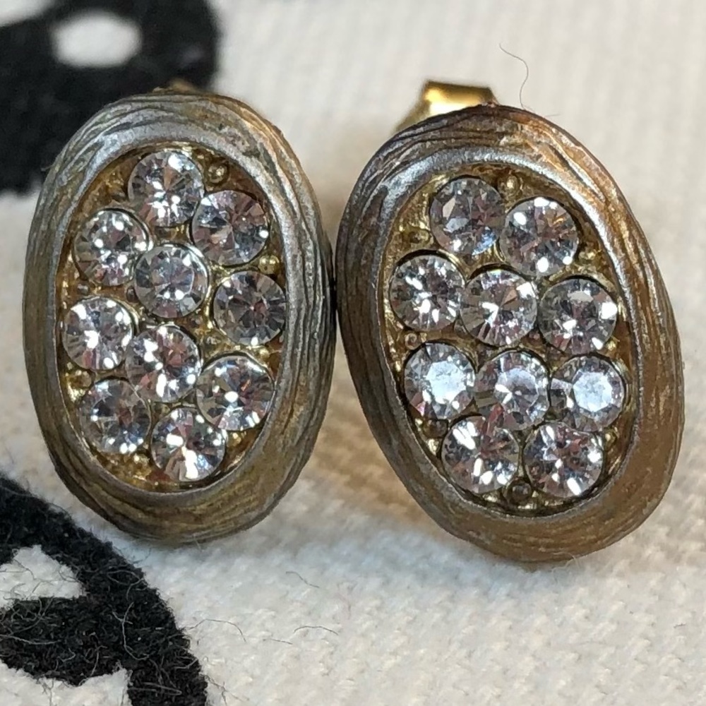 Crystal / rhinestone stud earrings gold/slightly burnished tone